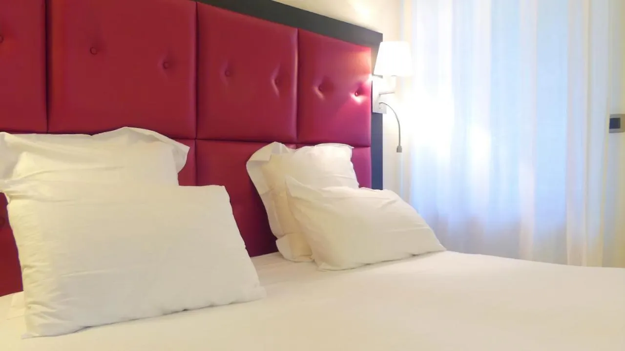 Logis Hotel Saint Guirec Et De La Plage Perros-Guirec