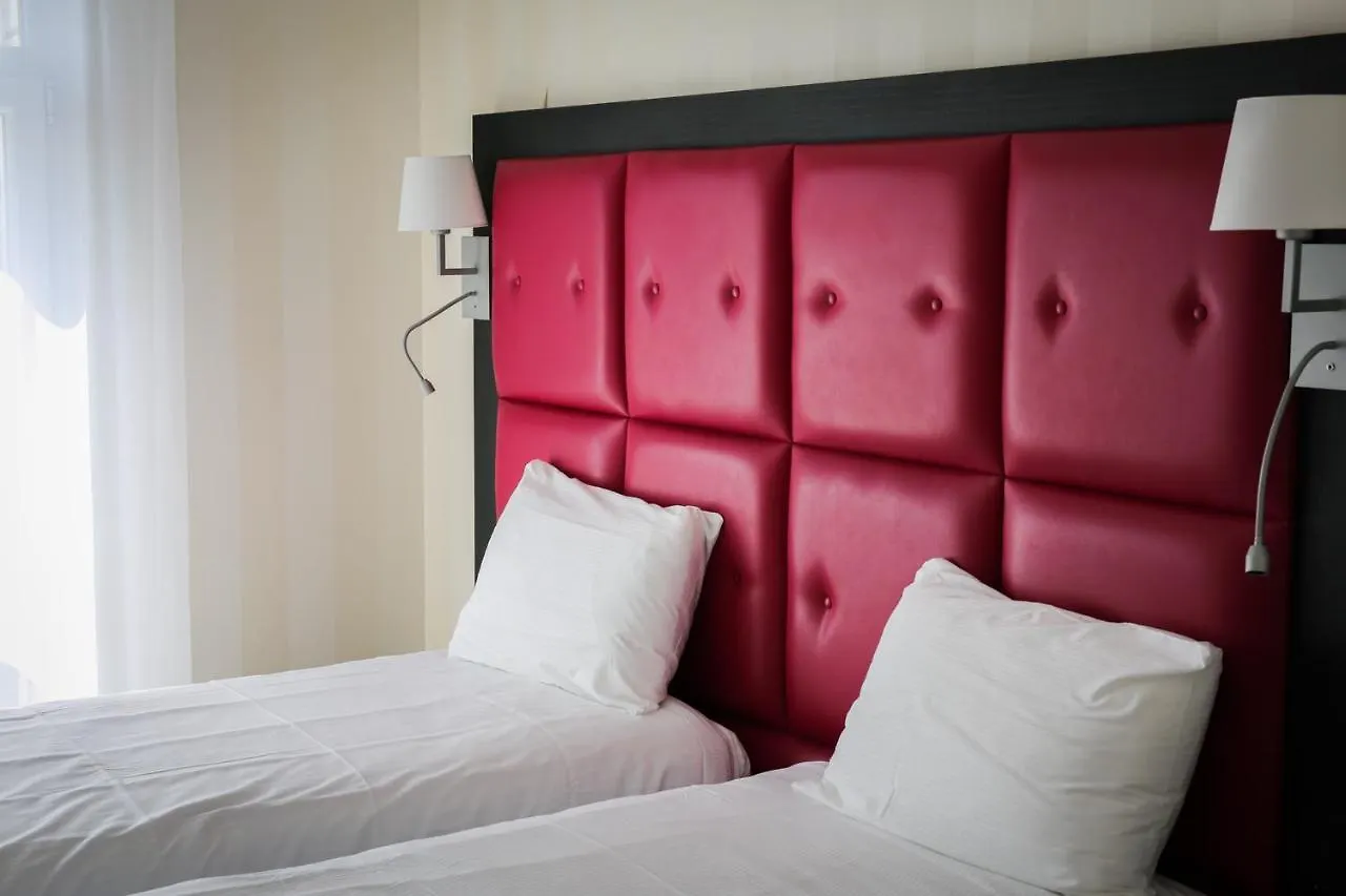 Logis Hotel Saint Guirec Et De La Plage Perros-Guirec