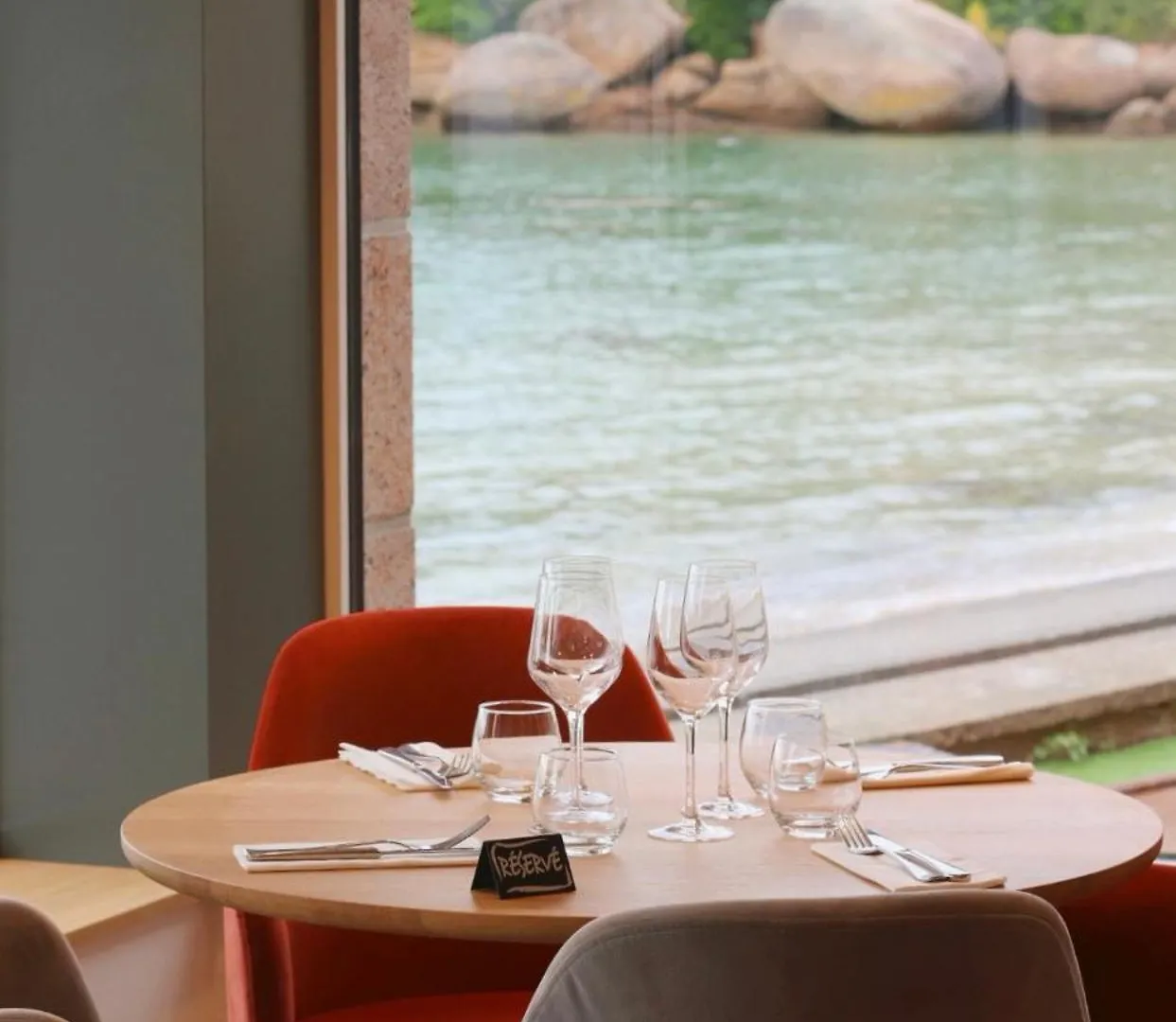 Logis Hotel Saint Guirec Et De La Plage Perros-Guirec 2*,