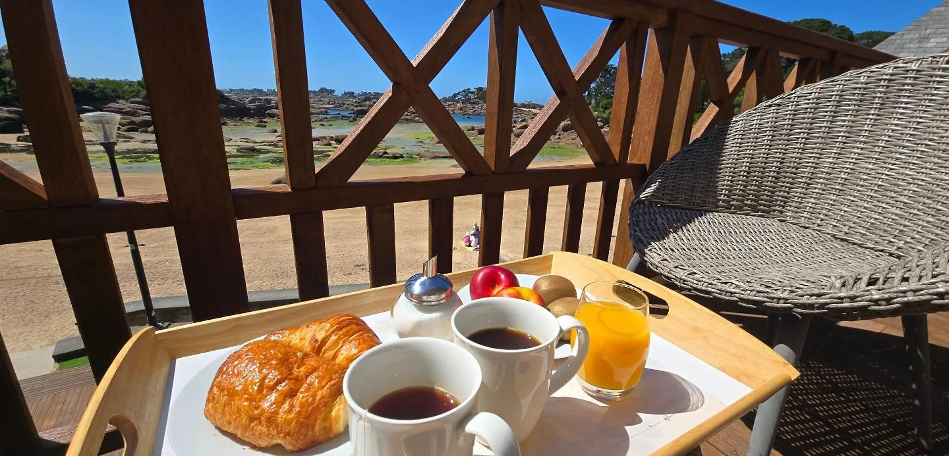 Logis Hotel Saint Guirec Et De La Plage Perros-Guirec 2*,  France