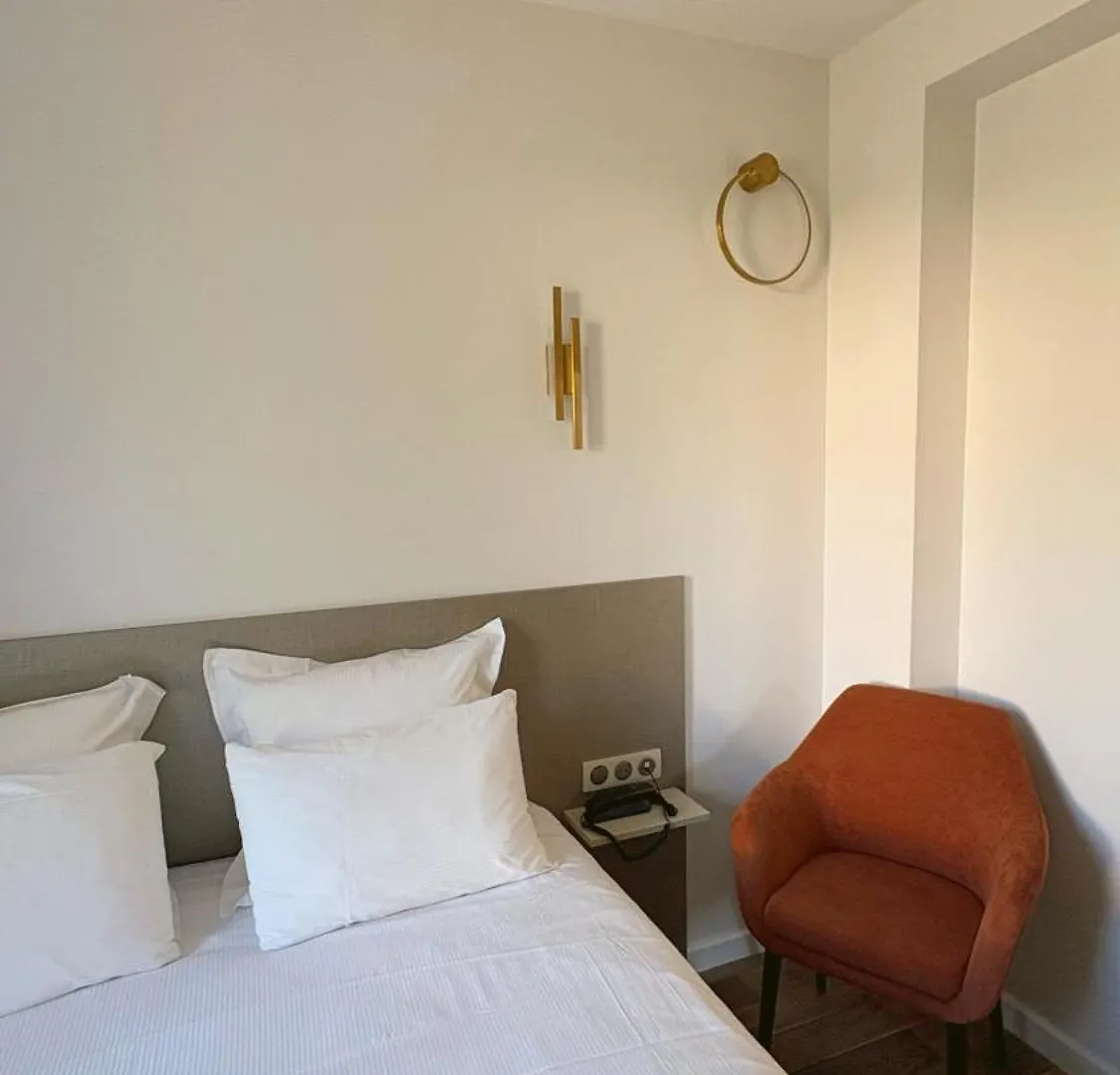 **  Logis Hotel Saint Guirec Et De La Plage Perros-Guirec France
