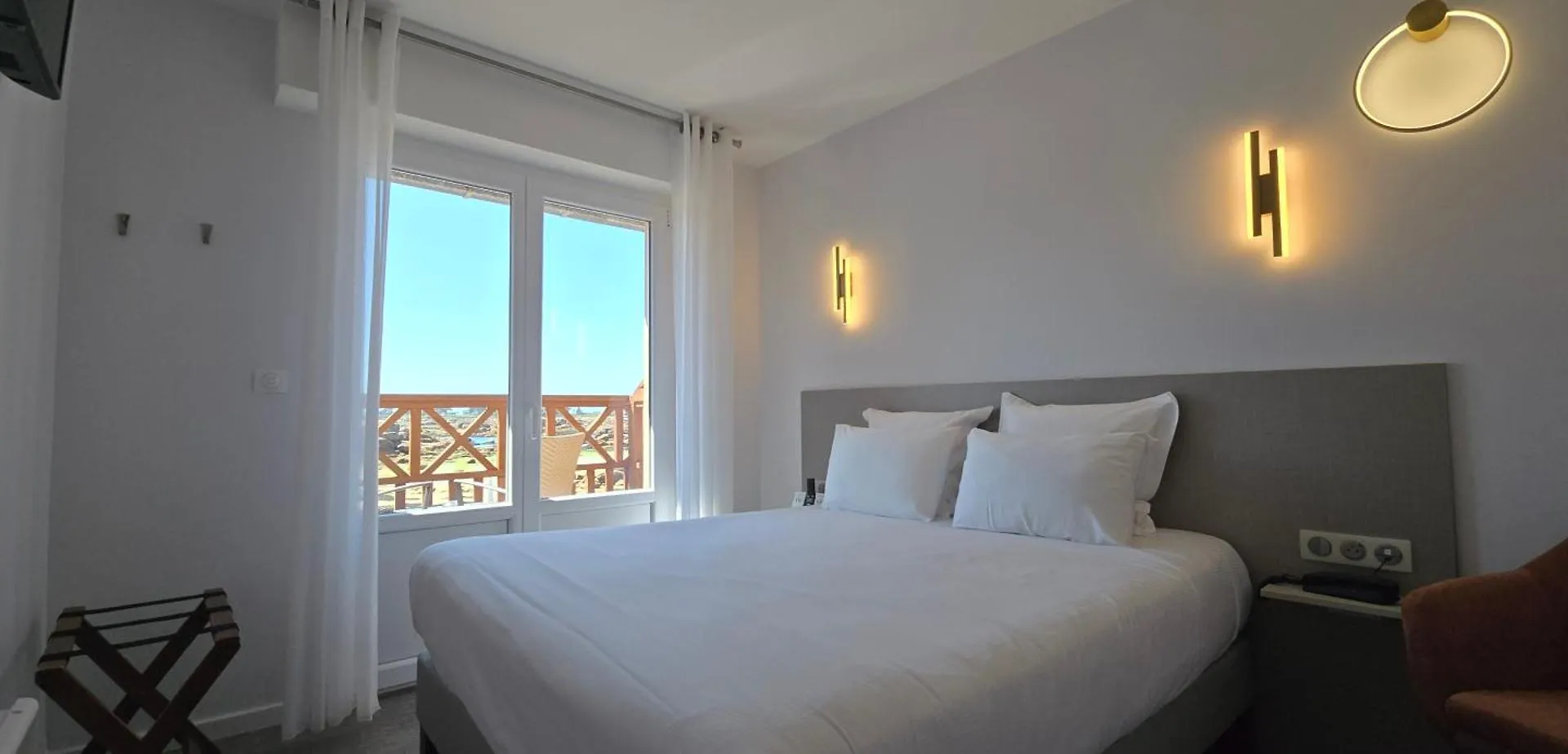Logis Hotel Saint Guirec Et De La Plage Perros-Guirec