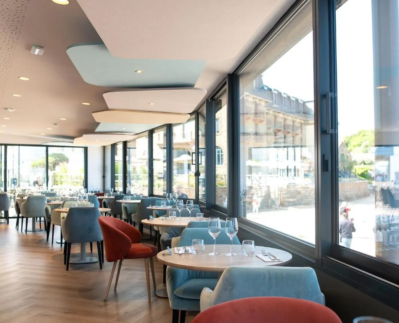 Logis Hotel Saint Guirec Et De La Plage Perros-Guirec 2*,